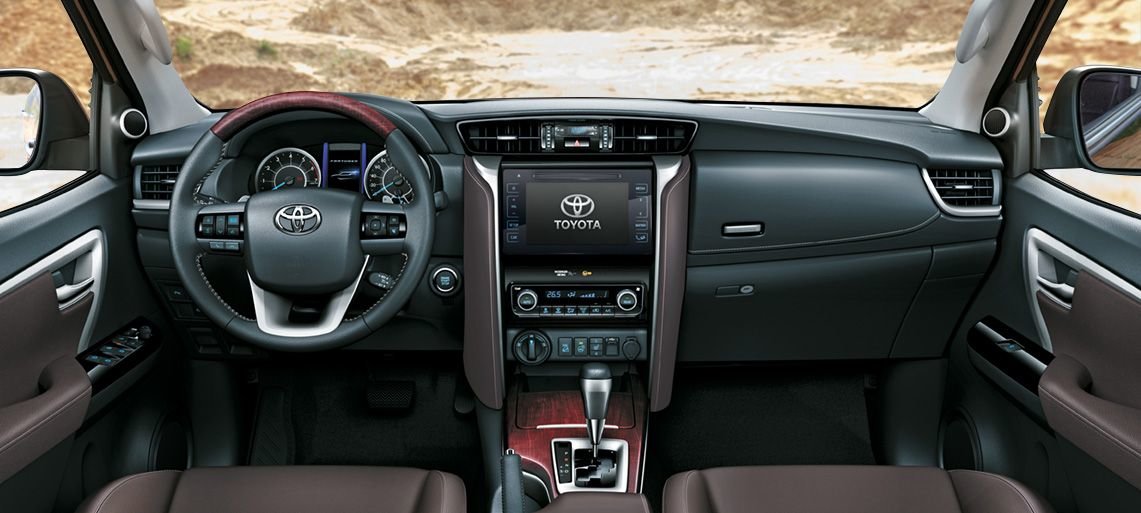Toyota обновила рамные внедорожники Hilux и Fortuner