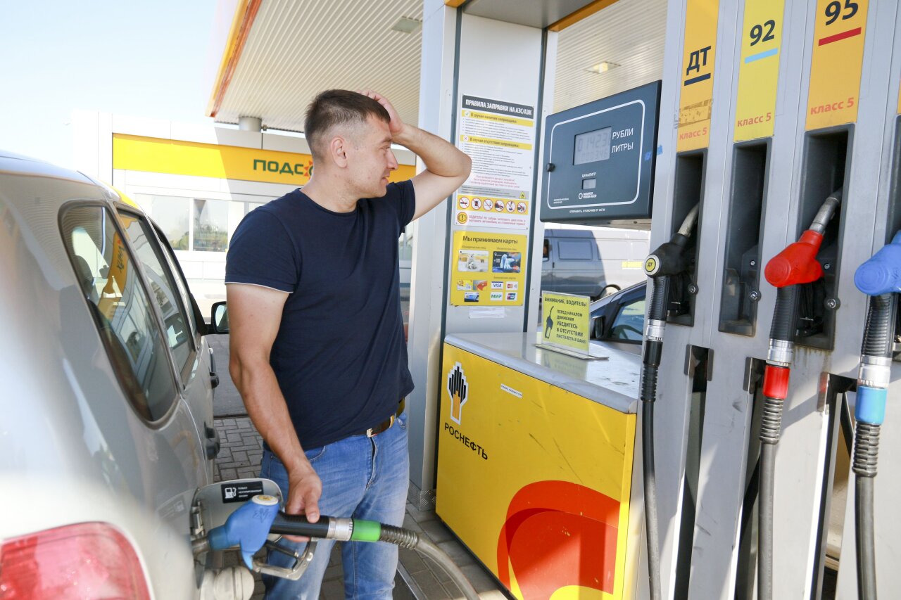 А вы заметили, что бензин дешевеет? 