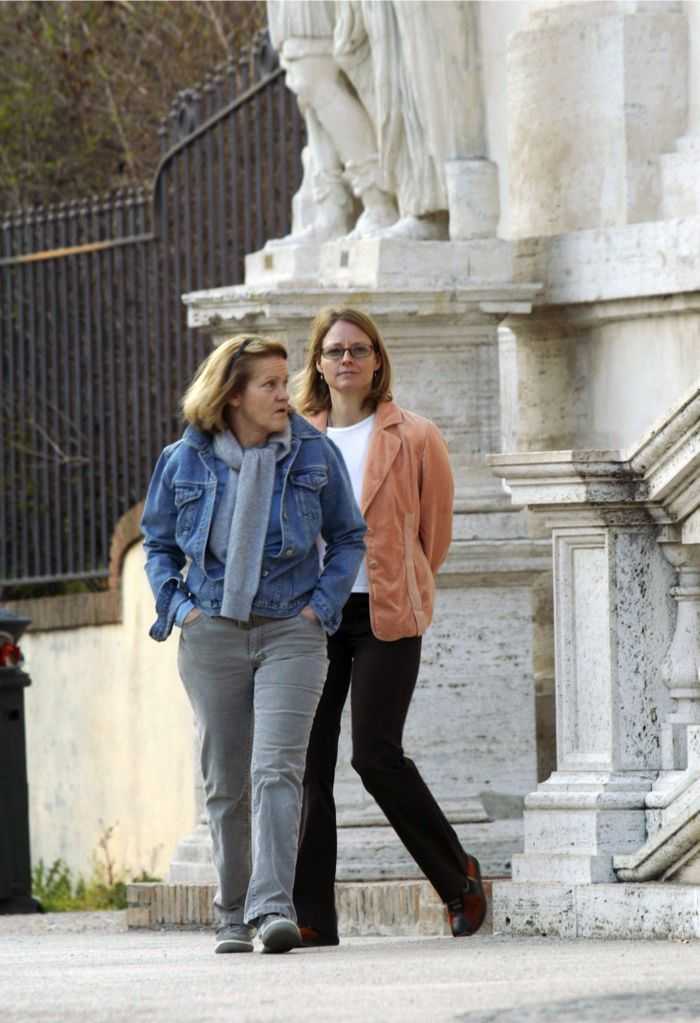 Продюсер сидни бернард. Сидни бернард и джоди. Сидни бернард и джоди фостер фото. Синди морт и джоди фостер. Сидни бернард.